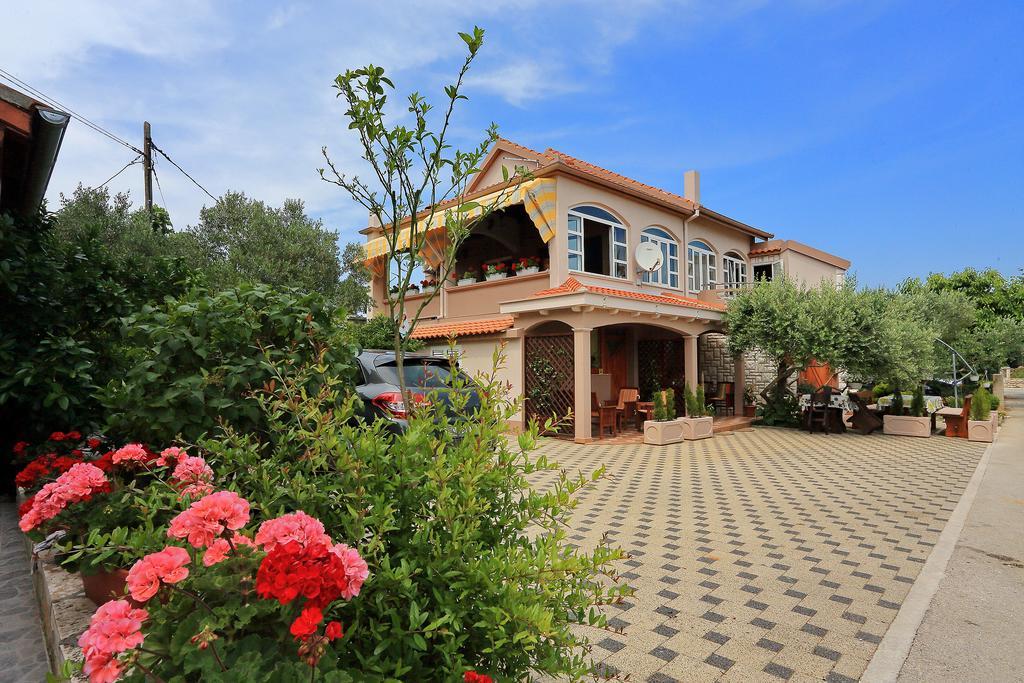 Apartments Melita Бибинє Екстер'єр фото