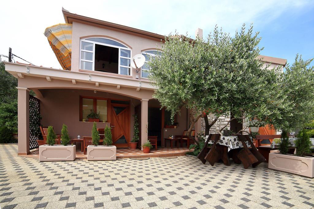 Apartments Melita Бибинє Екстер'єр фото